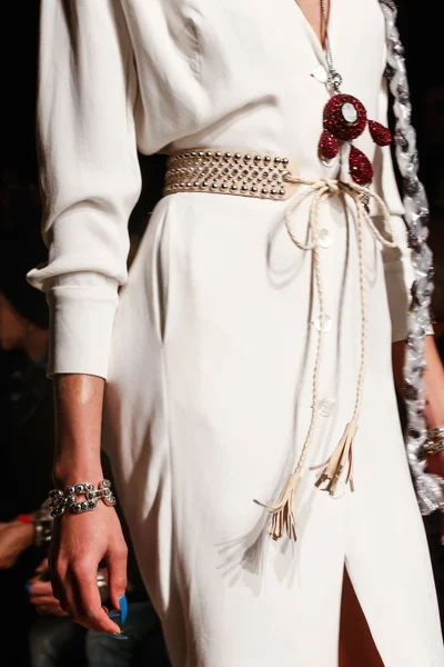 Look 15